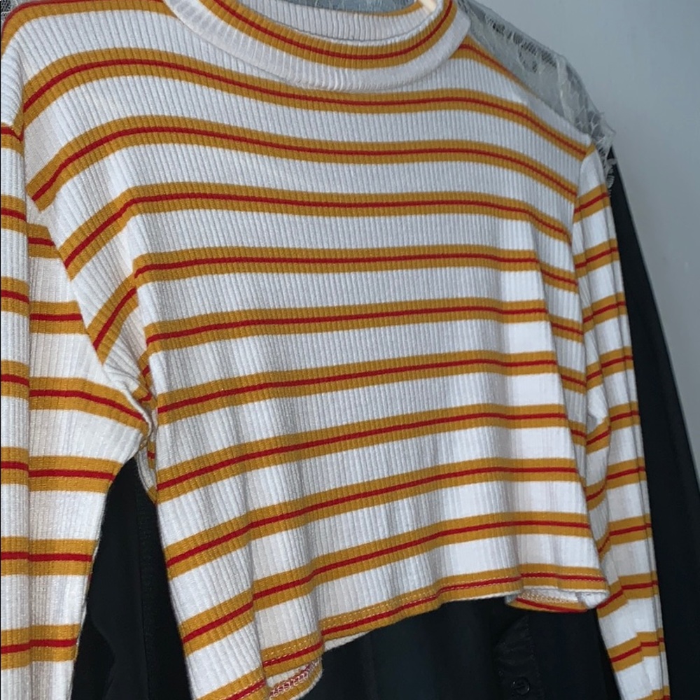 Long sleeve striped crop top